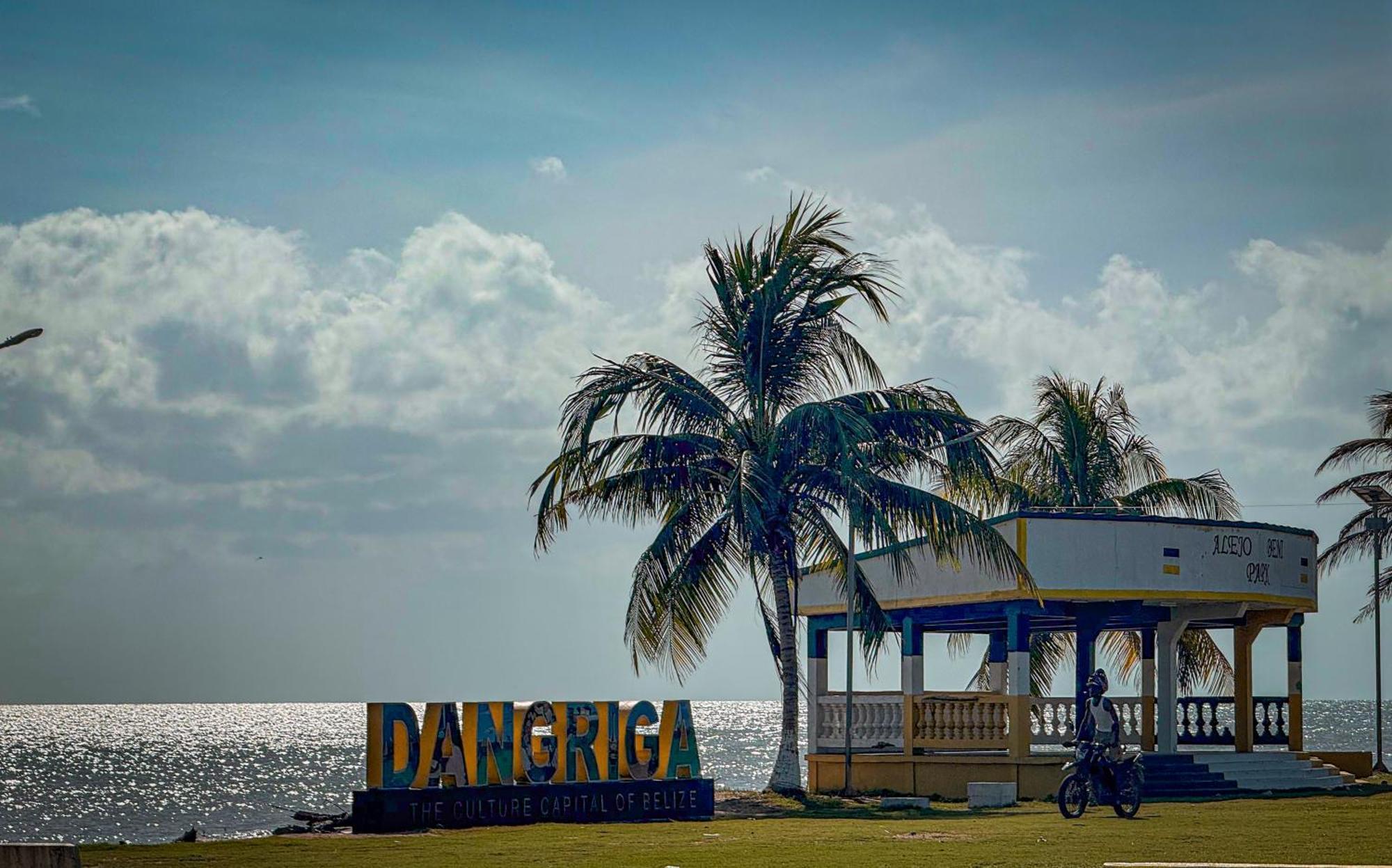 Bonefish Hotel Dangriga Esterno foto