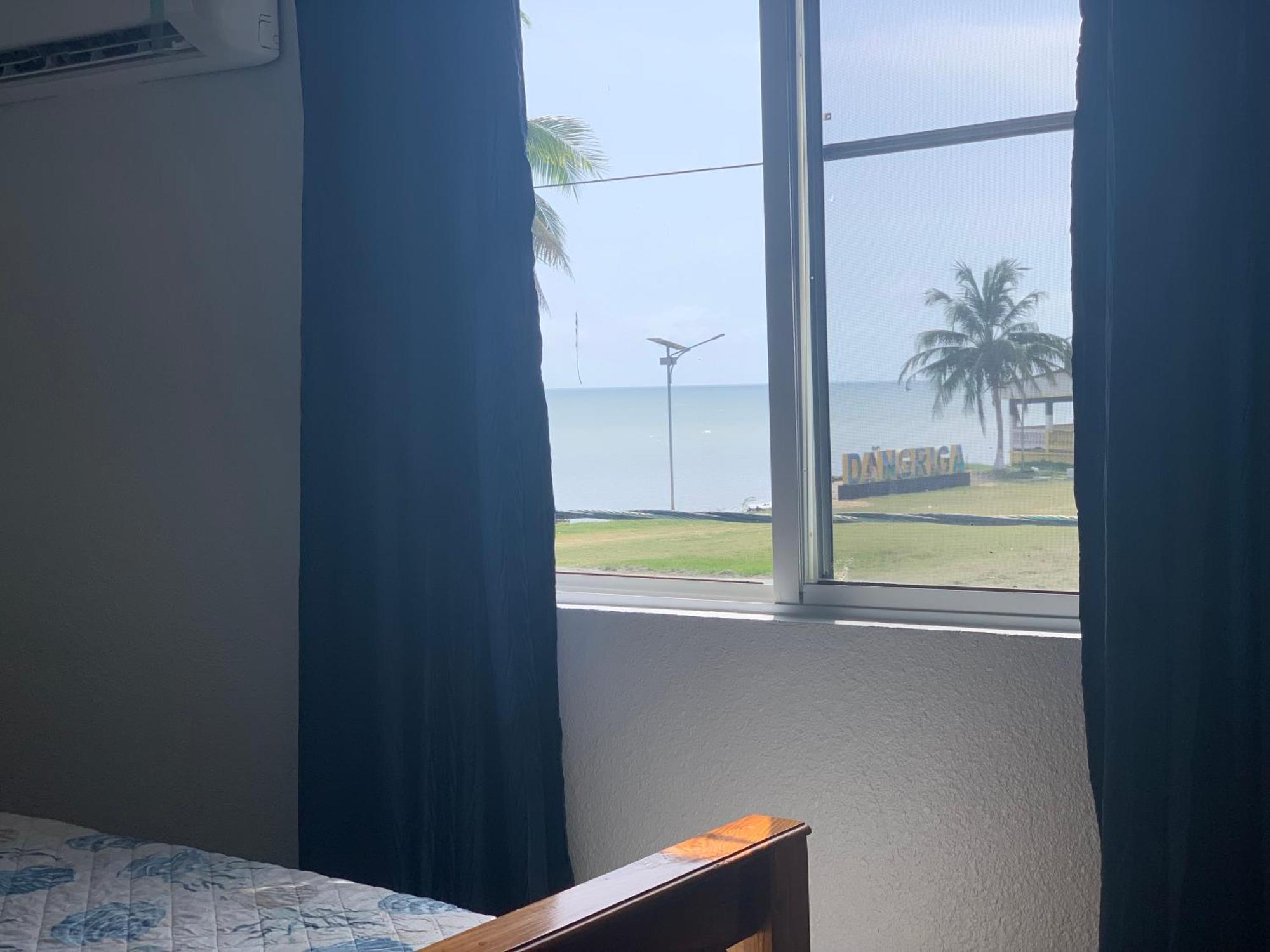 Bonefish Hotel Dangriga Esterno foto