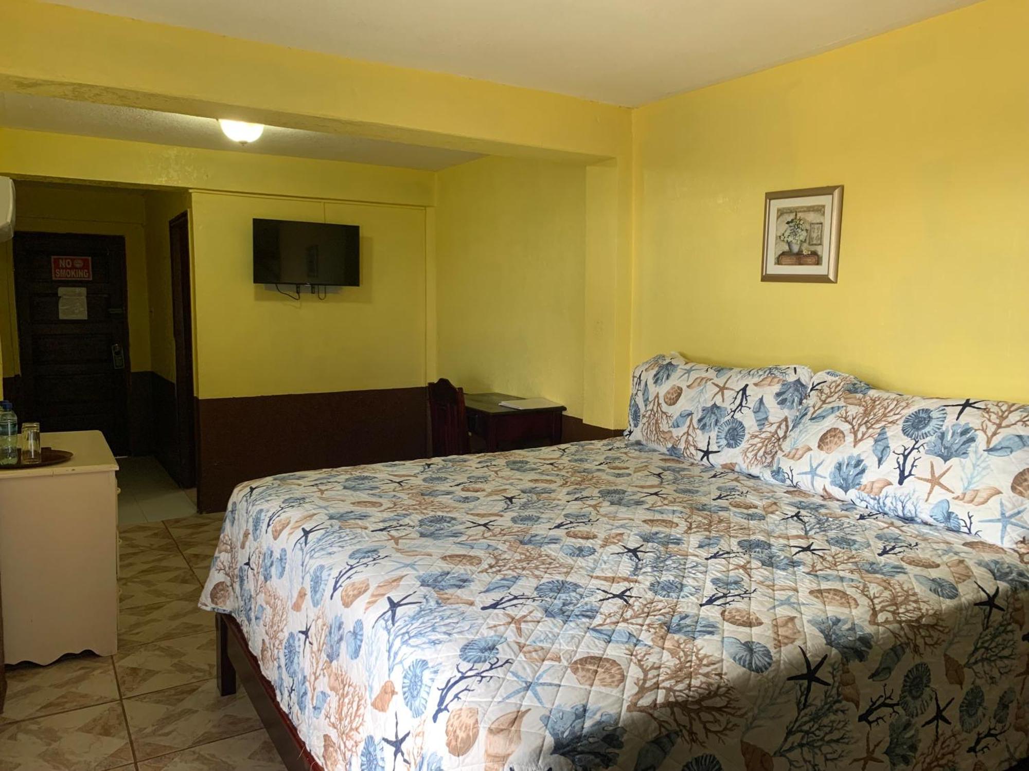Bonefish Hotel Dangriga Esterno foto