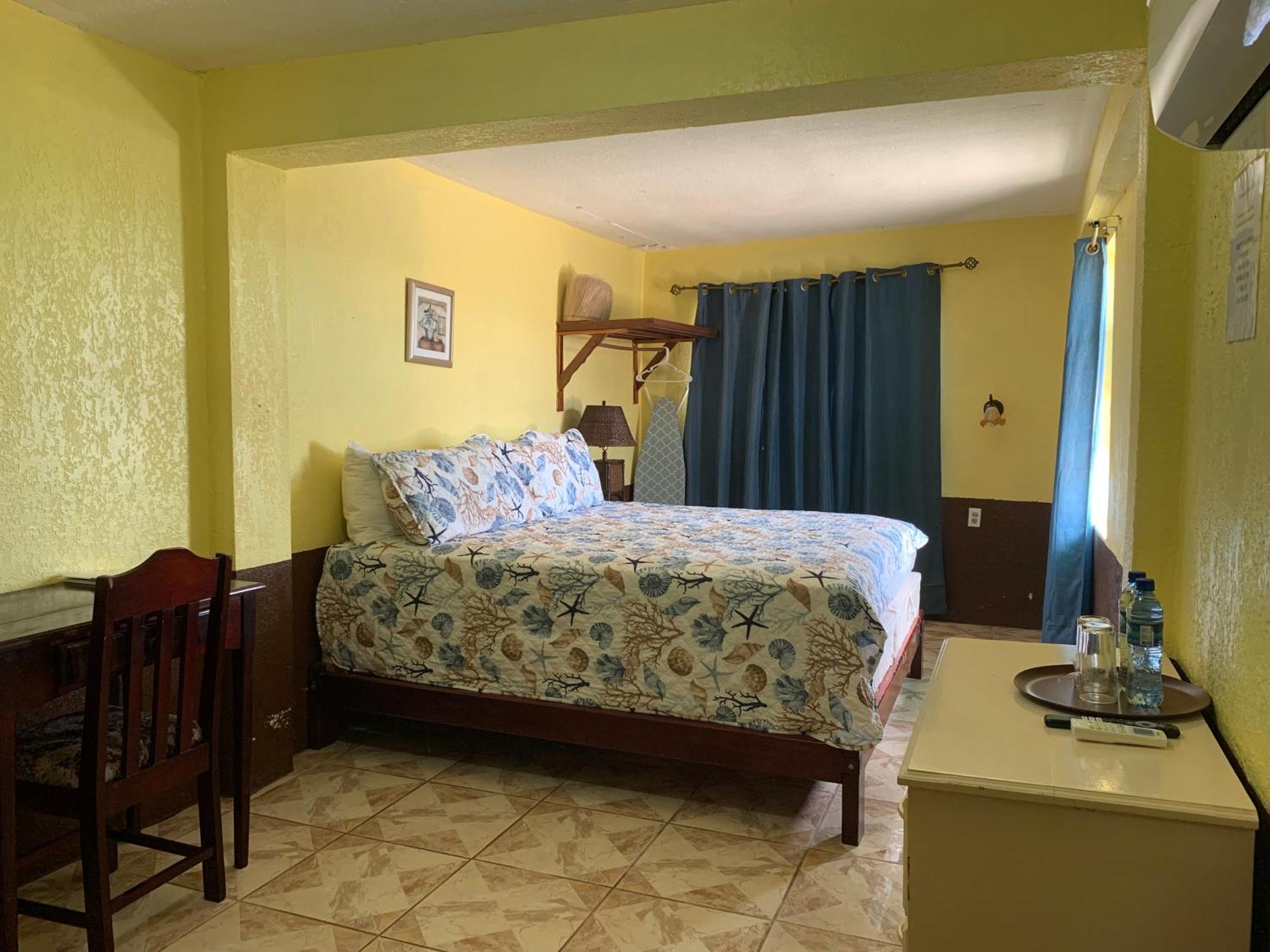 Bonefish Hotel Dangriga Esterno foto