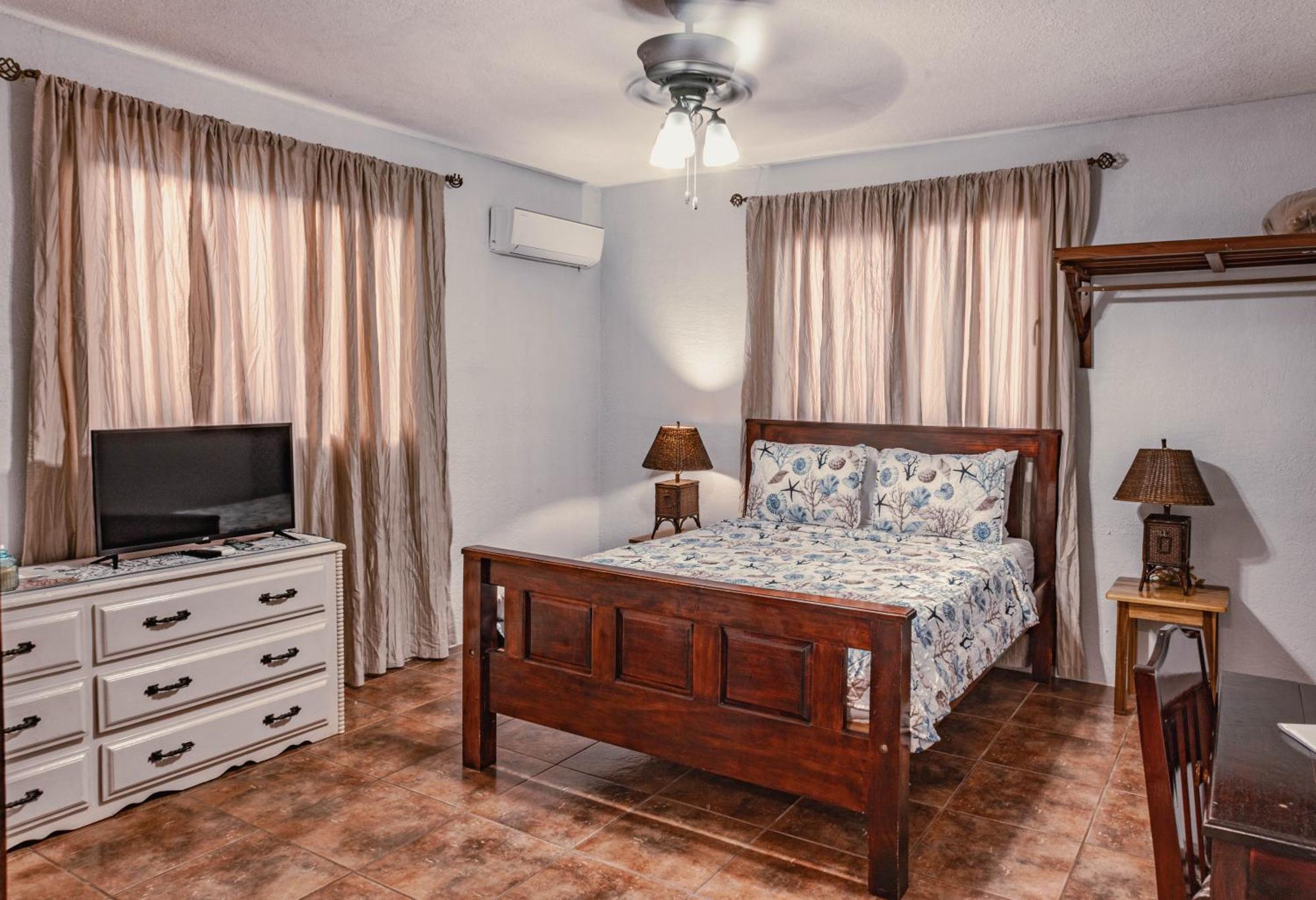 Bonefish Hotel Dangriga Esterno foto