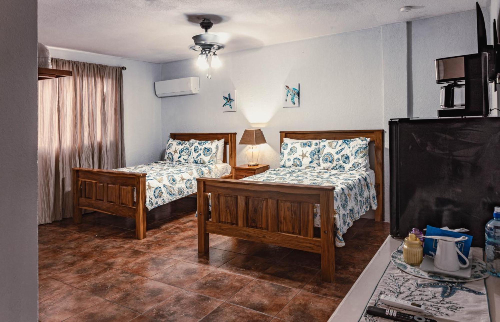 Bonefish Hotel Dangriga Esterno foto