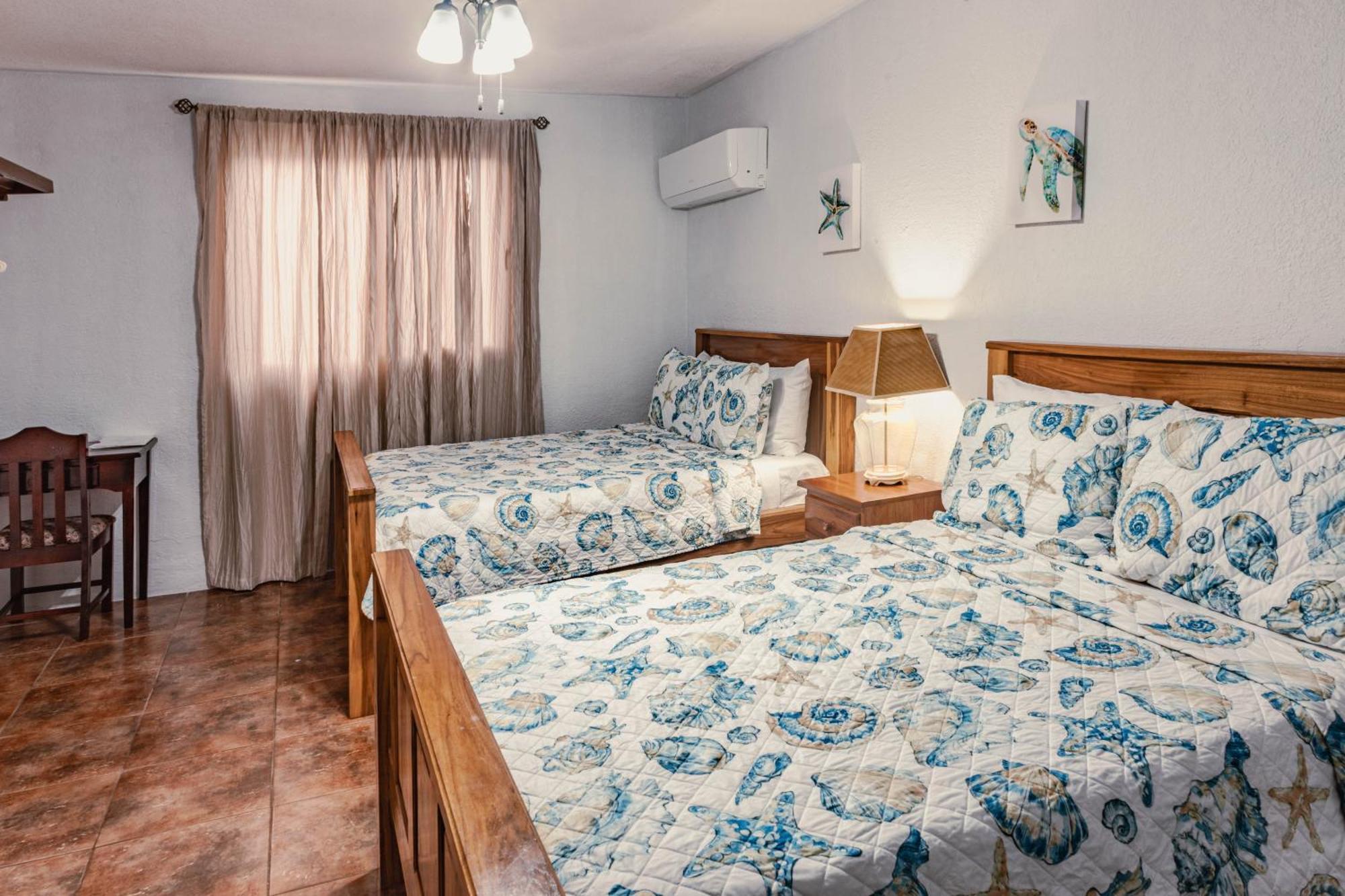 Bonefish Hotel Dangriga Esterno foto